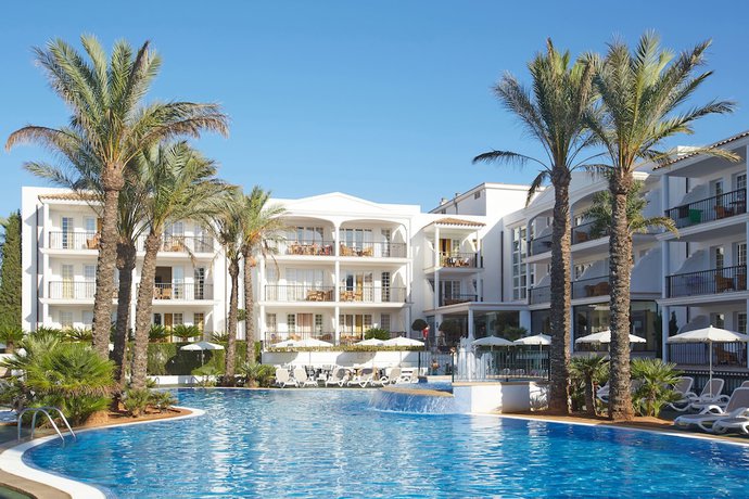 Imagen de la piscina del Hotel Inturotel Sa Marina. Foto 18