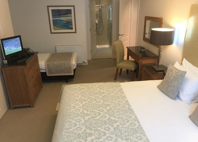 Imagen de la habitación del Hotel Inverness City Suites. Foto 17