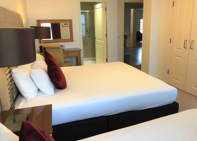 Imagen general del Hotel Inverness City Suites. Foto 11