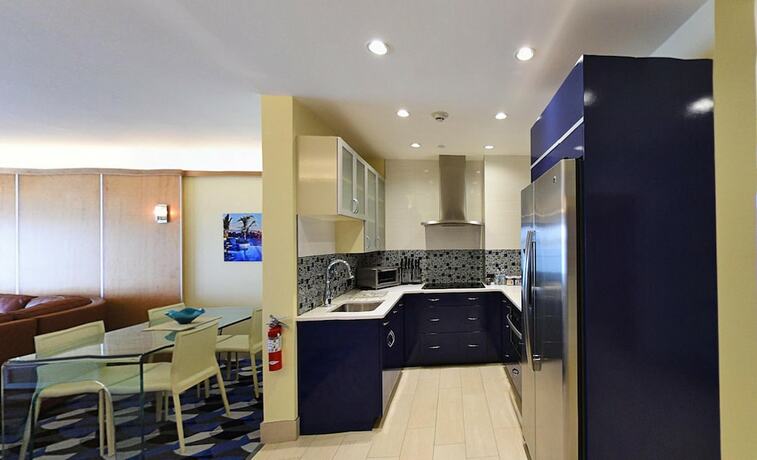 Imagen de la habitación del Hotel Inverurie Executive Suites. Foto 11