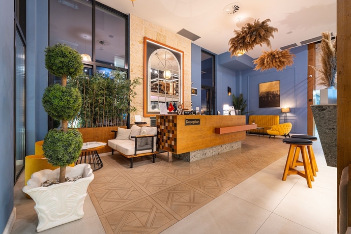 Imagen general del Hotel Invictus, Becici. Foto 1