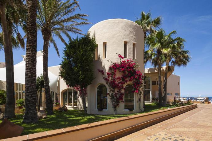 Imagen de los exteriores del Hotel Invisa Club Cala Verde. Foto 10