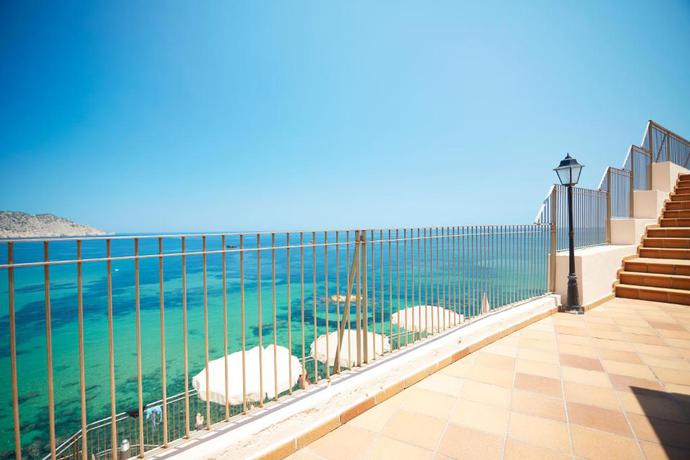 Imagen de la piscina del Hotel Invisa Club Cala Verde. Foto 13