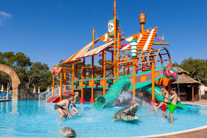 Imagen de la piscina del Hotel Invisa Club Cala Verde. Foto 14