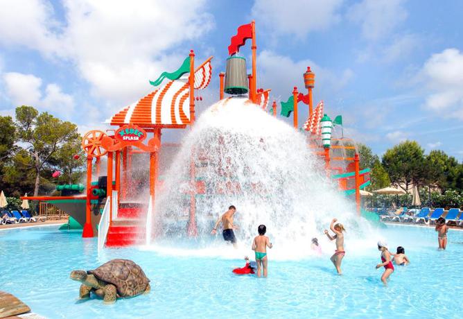 Imagen de la piscina del Hotel Invisa Club Cala Verde. Foto 15