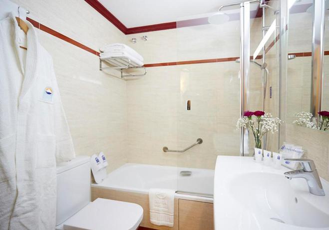 Imagen general del Hotel Invisa La Cala. Foto 7