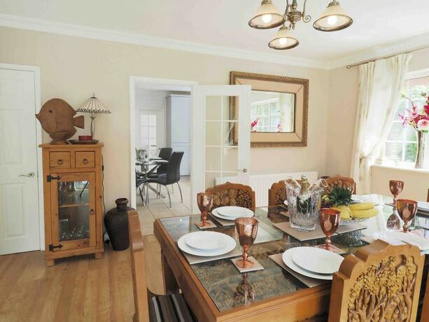 Imagen general del Hotel Inviting 7-bed House With sea Views in Hythe. Foto 8