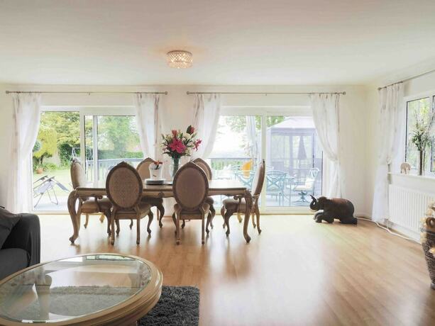 Imagen general del Hotel Inviting 7-bed House With sea Views in Hythe. Foto 9