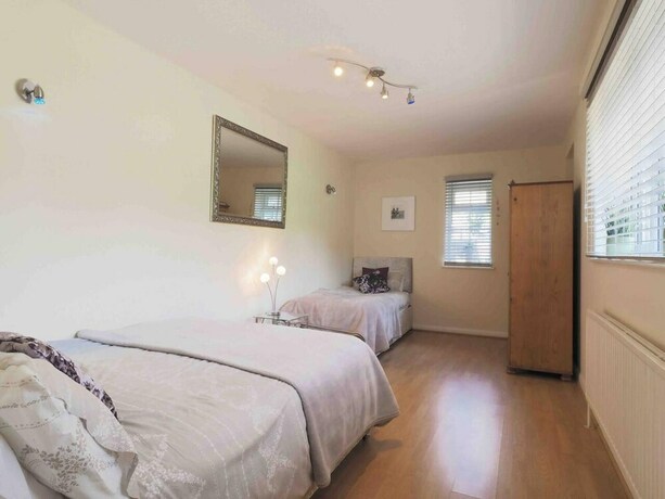 Imagen general del Hotel Inviting 7-bed House With sea Views in Hythe. Foto 12