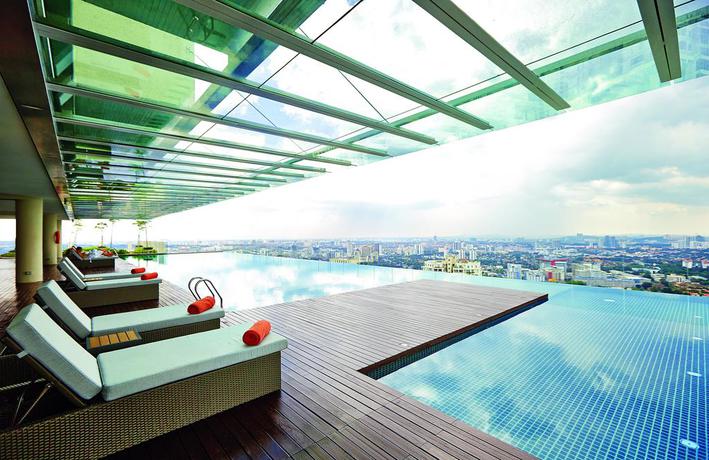 Imagen de la piscina del Hotel Invito Hotel & Residence. Foto 7