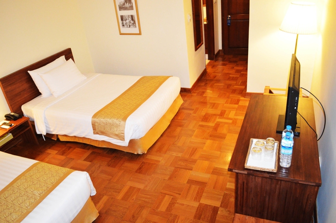 Imagen de la habitación del Hotel Inya Lake. Foto 3