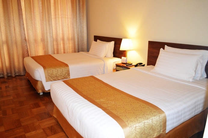 Imagen de la habitación del Hotel Inya Lake. Foto 4