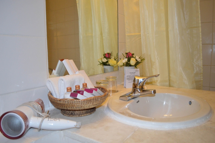 Imagen de la habitación del Hotel Inya Lake. Foto 5