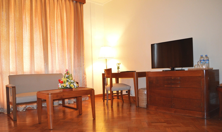 Imagen de la habitación del Hotel Inya Lake. Foto 7