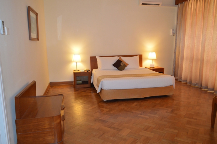 Imagen de la habitación del Hotel Inya Lake. Foto 10