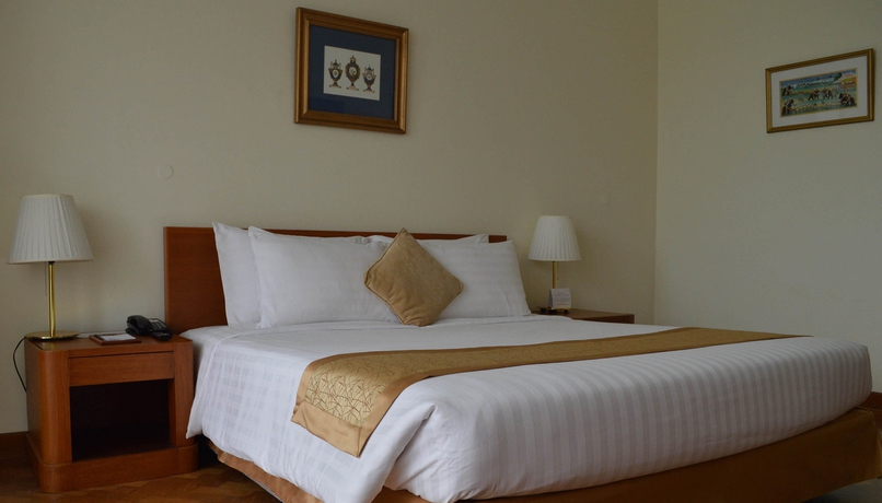 Imagen de la habitación del Hotel Inya Lake. Foto 13