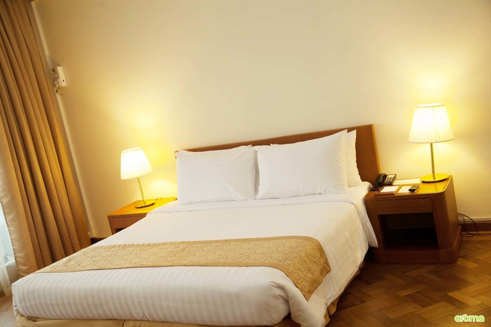 Imagen de la habitación del Hotel Inya Lake. Foto 14