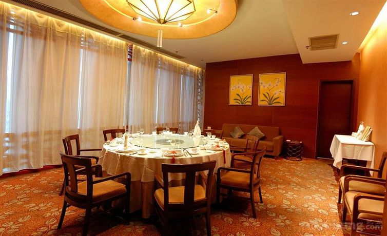 Imagen del bar/restaurante del Hotel Inzone Garland. Foto 8