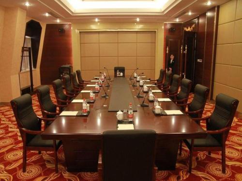 Imagen general del Hotel Inzone Garland Taian. Foto 12