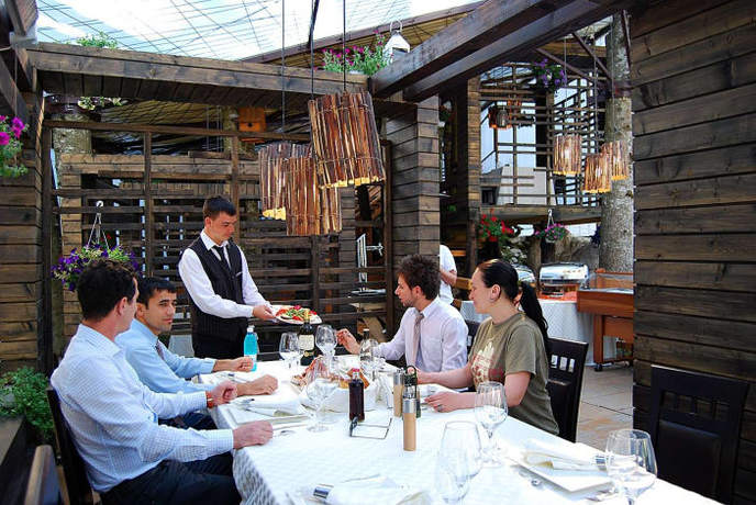 Imagen del bar/restaurante del Hotel Ioana. Foto 5