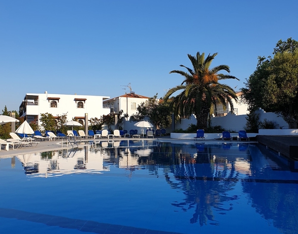 Imagen de la piscina del Hotel Ioli Village. Foto 17