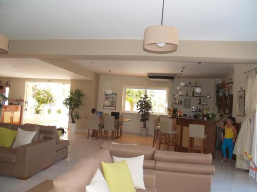 Imagen de los interiores del Hotel Iolkos. Foto 7