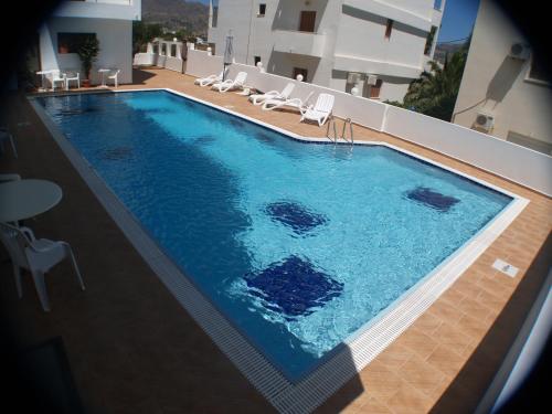 Imagen de la piscina del Hotel Iolkos. Foto 8