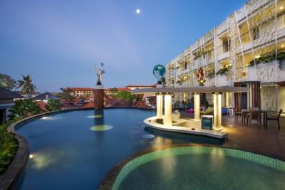 Imagen de la piscina del Hotel Ion Bali Benoa. Foto 10