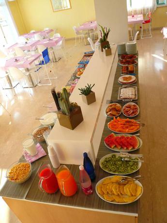 Imagen del bar/restaurante del Hotel Iones. Foto 3