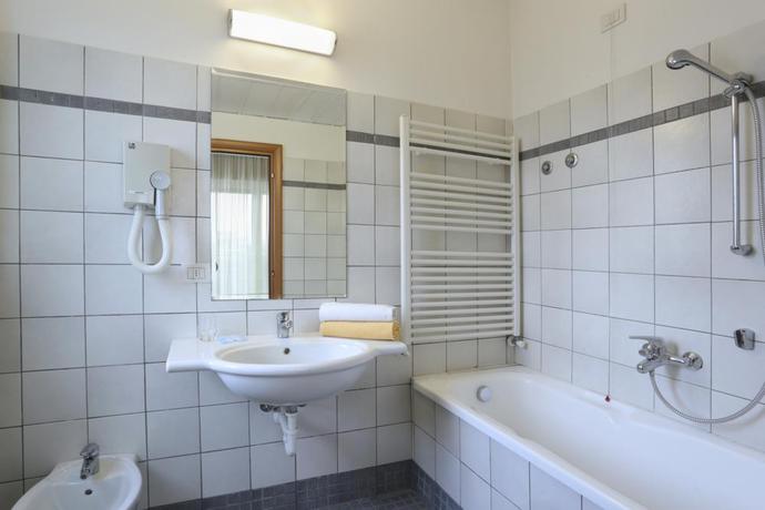 Imagen de la habitación del Hotel Iones. Foto 8