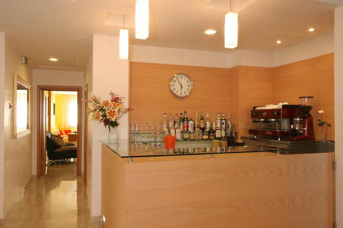 Imagen del bar/restaurante del Hotel Iones. Foto 4
