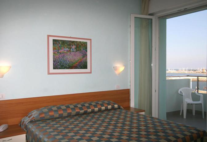 Imagen de la habitación del Hotel Iones. Foto 9