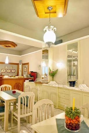 Imagen del bar/restaurante del Hotel Ioni. Foto 6