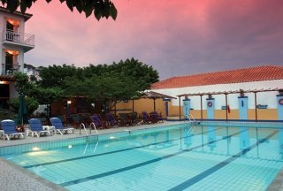 Imagen de la piscina del Hotel Ionia. Foto 6