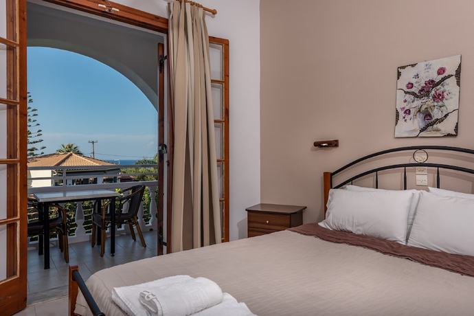 Imagen de la habitación del Hotel Ionian Aura Apartments. Foto 16