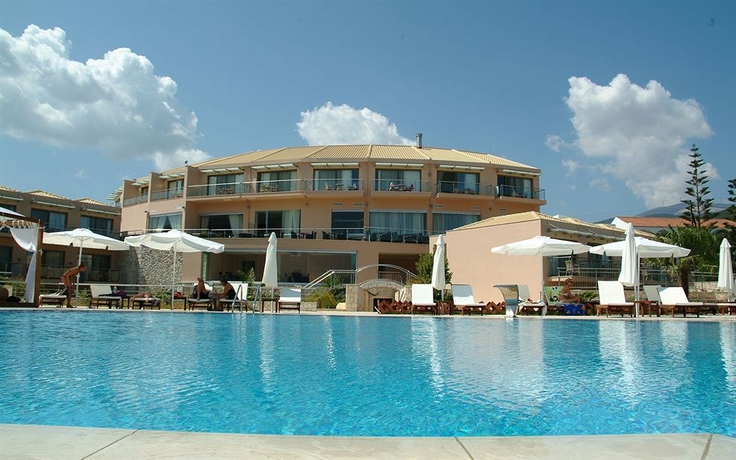 Imagen de la piscina del Hotel Ionian Emerald Resort. Foto 15