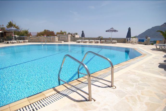 Imagen de la piscina del Hotel Ionikos. Foto 18
