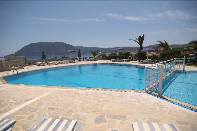 Imagen de la piscina del Hotel Ionikos. Foto 19