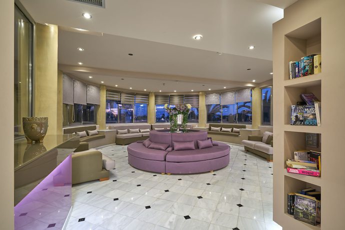 Imagen de los interiores del Hotel Ionion Blue. Foto 17