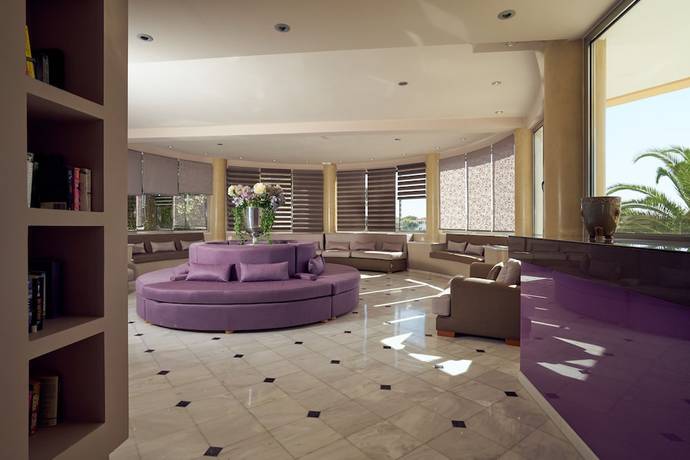 Imagen de los interiores del Hotel Ionion Blue. Foto 18