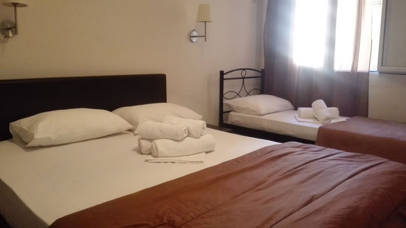 Imagen de la habitación del Hotel Ionion. Foto 12