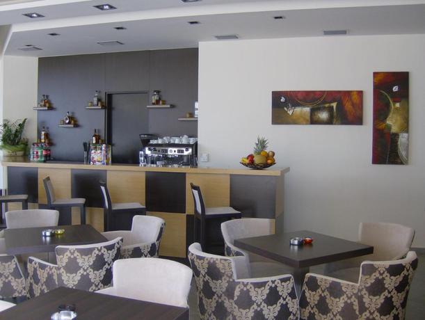 Imagen del bar/restaurante del Hotel Ionion, Kyparissia. Foto 2