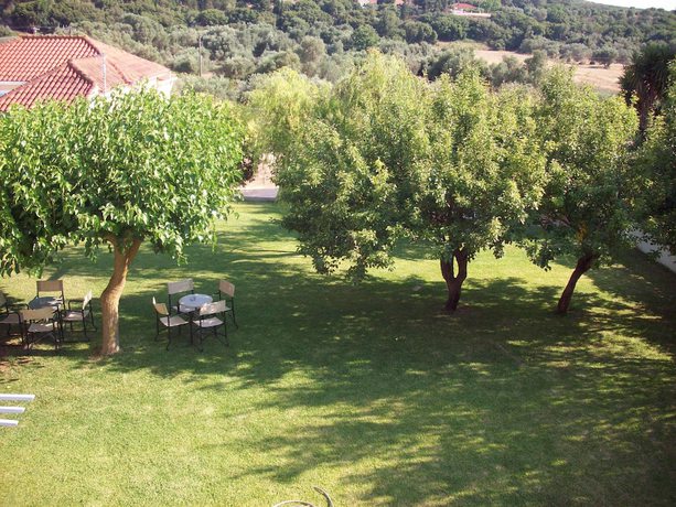 Imagen de los exteriores del Hotel Ionis. Foto 15