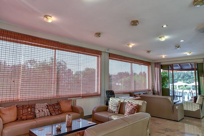 Imagen de los interiores del Hotel Ionis. Foto 17