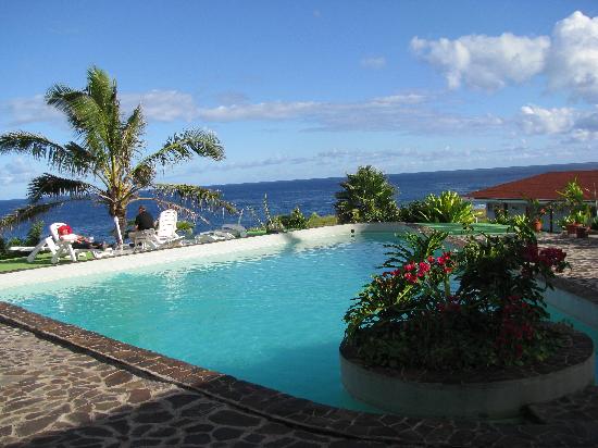 Imagen de la piscina del Hotel Iorana. Foto 7