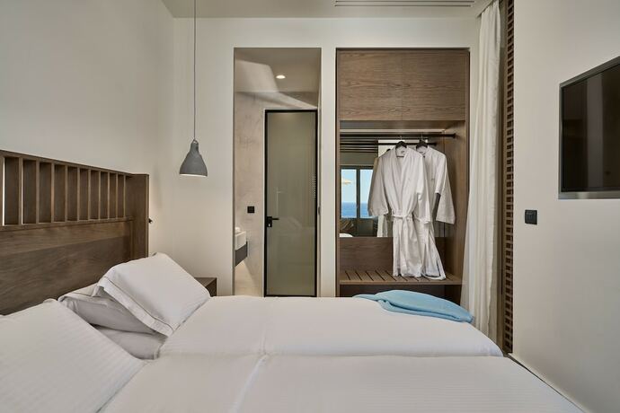Imagen general del Hotel Ios Grand Pool Suites. Foto 3