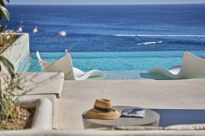 Imagen de la habitación del Hotel Ios Grand Pool Suites. Foto 17