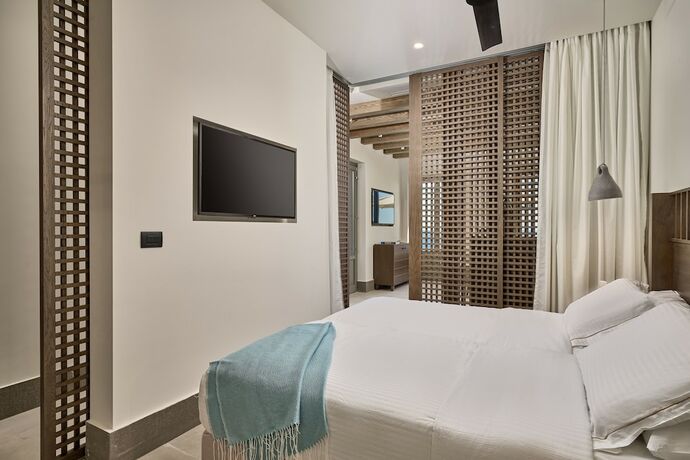 Imagen general del Hotel Ios Grand Pool Suites. Foto 6