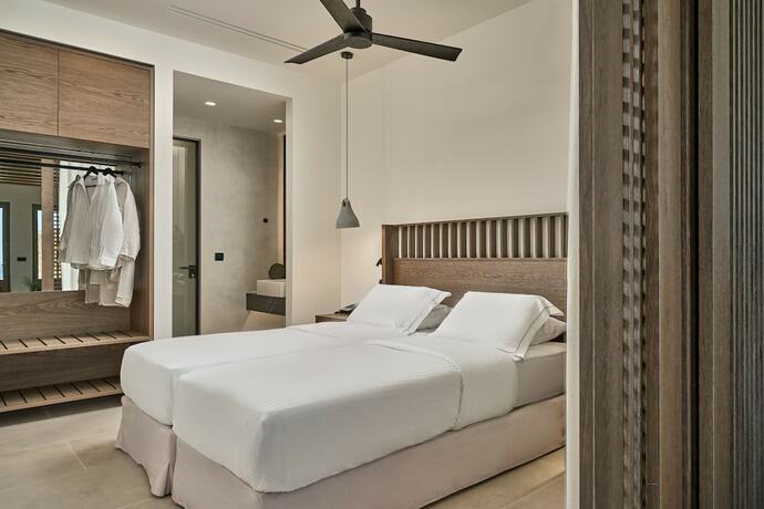 Imagen general del Hotel Ios Grand Pool Suites. Foto 7