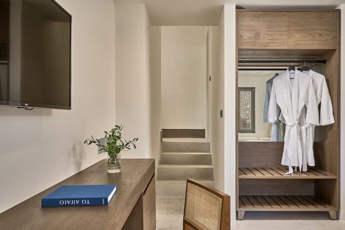 Imagen general del Hotel Ios Grand Pool Suites. Foto 10